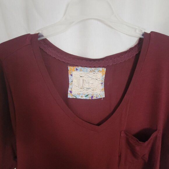Cupio 1X Women's Tee t-shirt short sleeves Burgundy front pocket V-neck hi-low - Picture 5 of 9